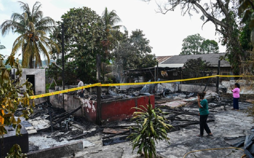 森州议员古拿老家昨晚失火·消防13人扑救房屋烧毁殆尽